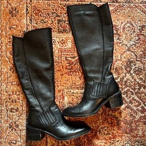 Donald Pliner black full zip boots